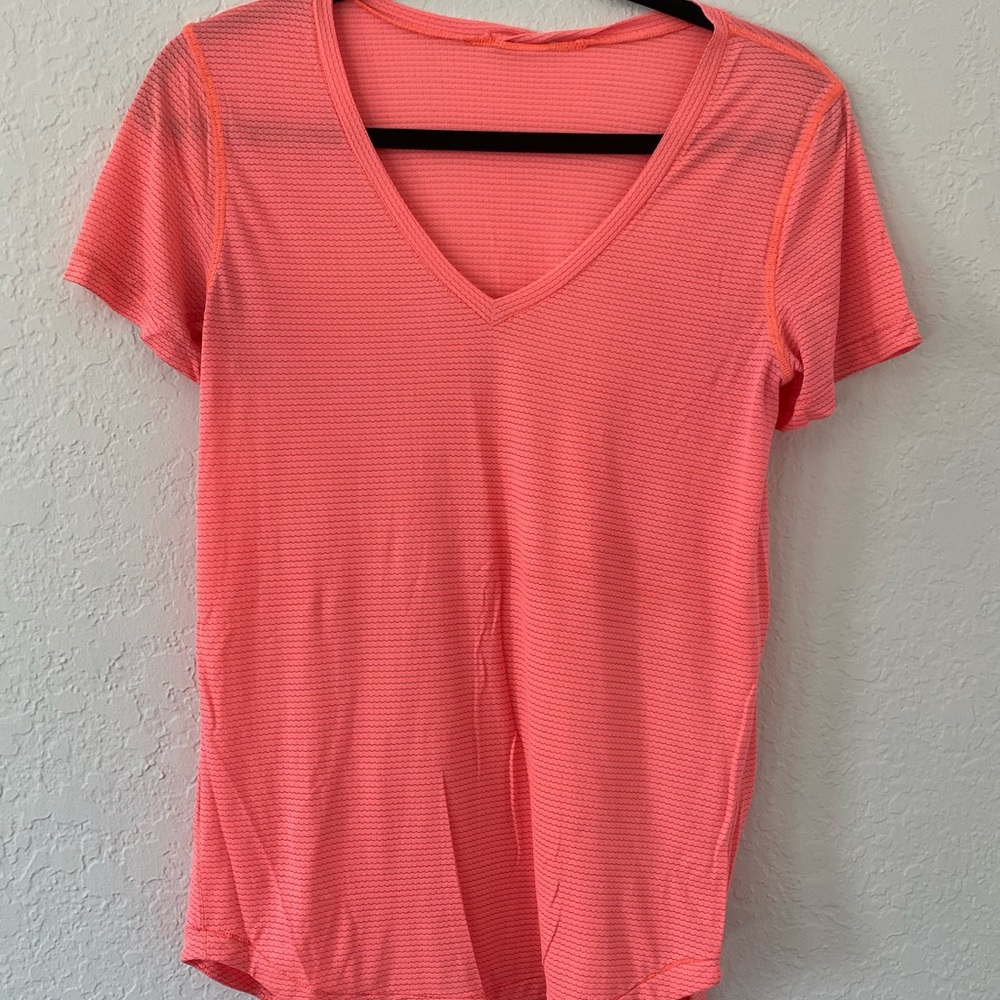 lululemon athletica silverescent V-neck tee